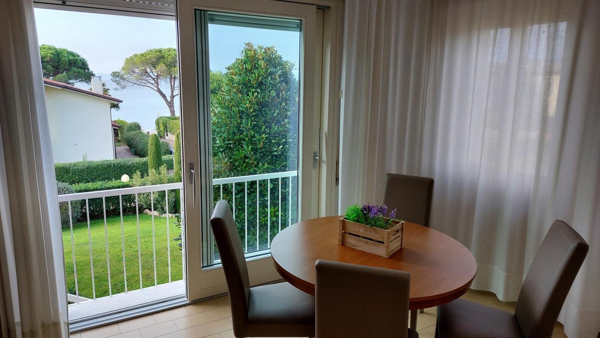 Betulla Lake View Apartment Lazise Exterior foto